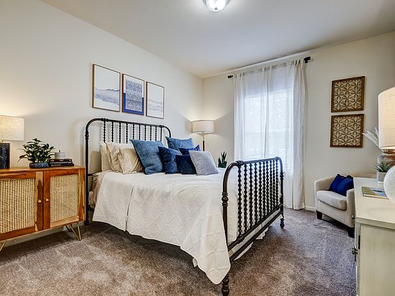 4th image of 670 Ken Pilkerton Dr APT 918