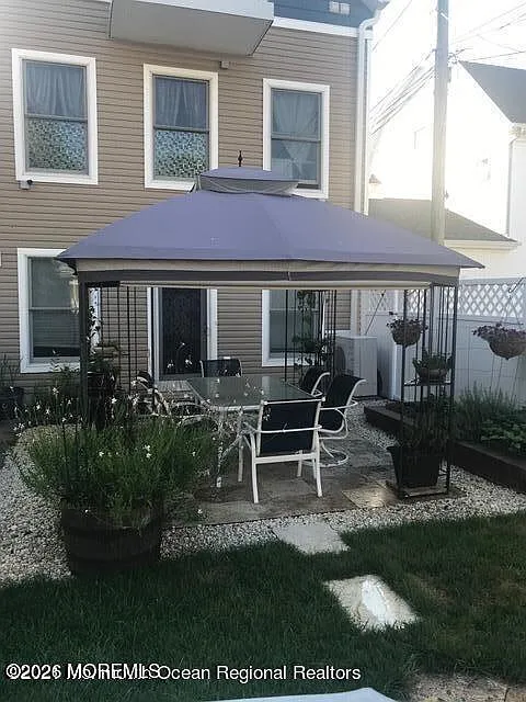 3 bed, 3.5 bath, 604 sqft, $5,250 — Photo 2