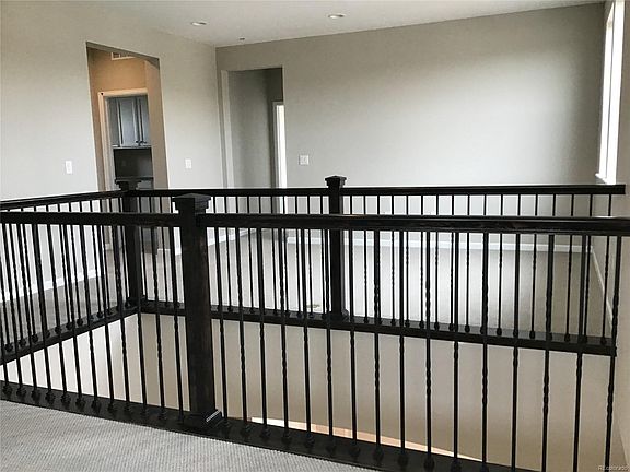 4th image of 810 Grenville Cir