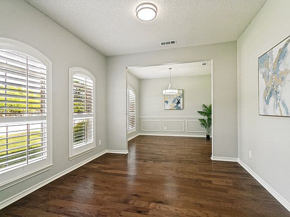 4th image of 601 Mustang Ridge Dr