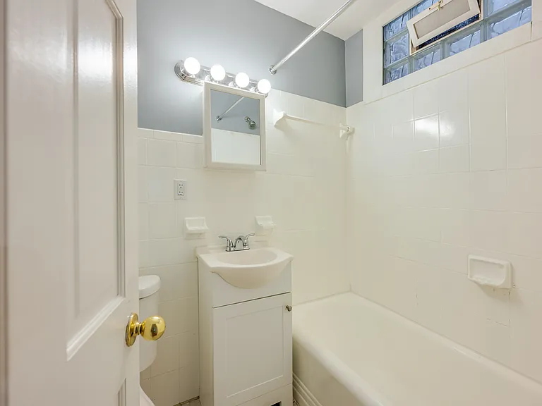 1715 Capitol Ave NE #3 — Photo 2
