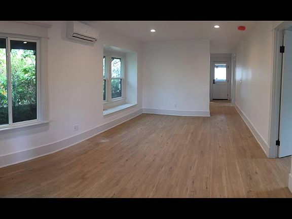 2nd image of 2830 Allesandro St