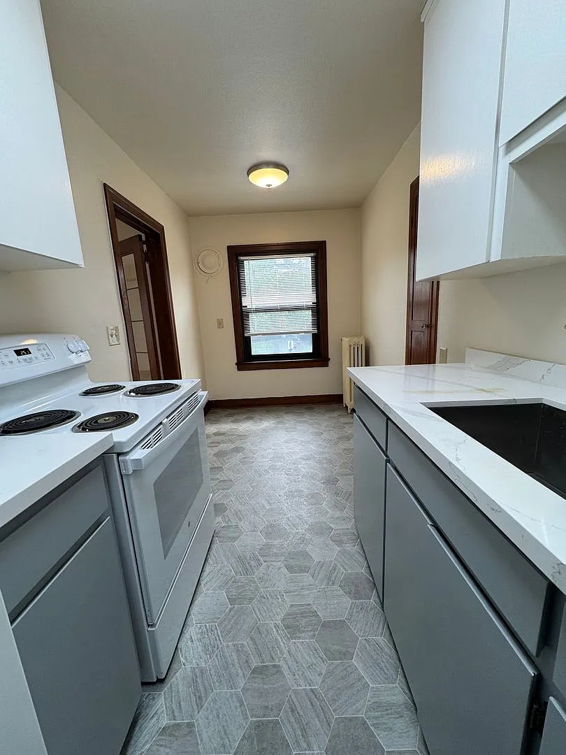 Parkway Apartments — Photo 3