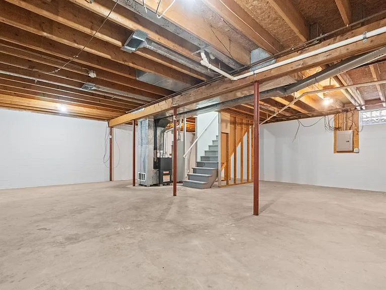 184 S Franklin St — Photo 29