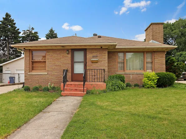 2514 E Crescent St, Racine, WI 53403