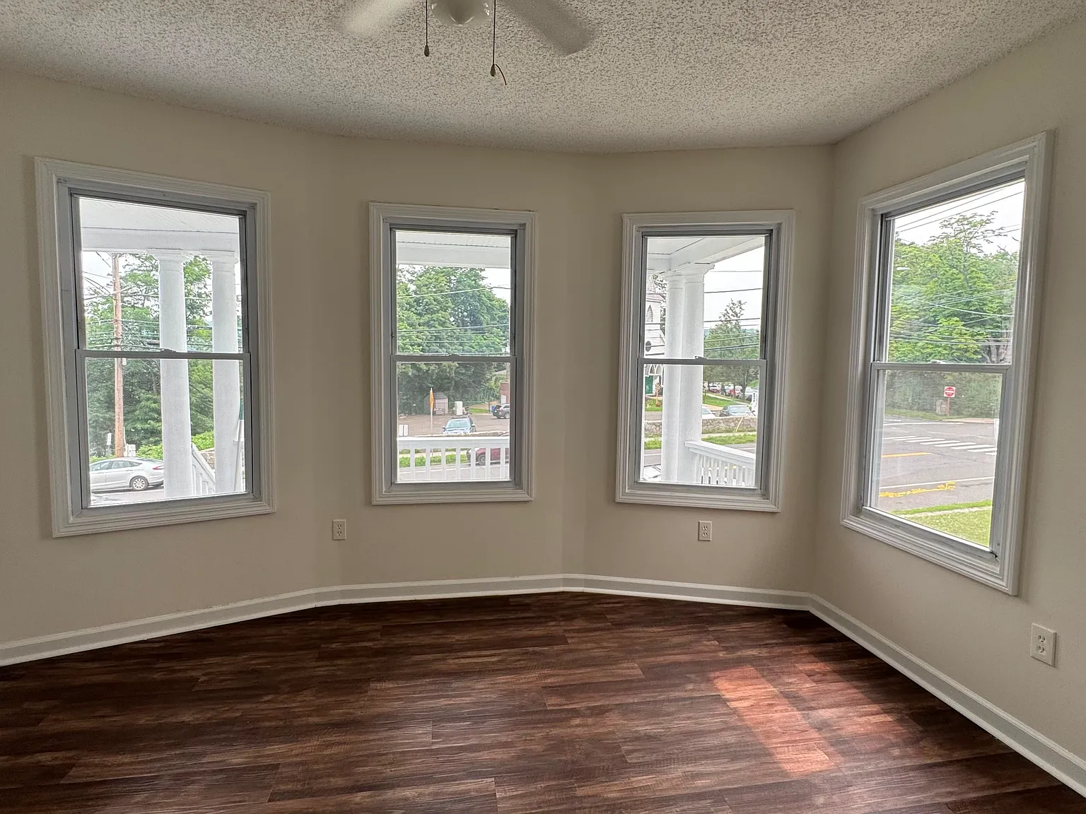 3 bed, 1.5 bath, 1100 sqft, $2,200 — Photo 4