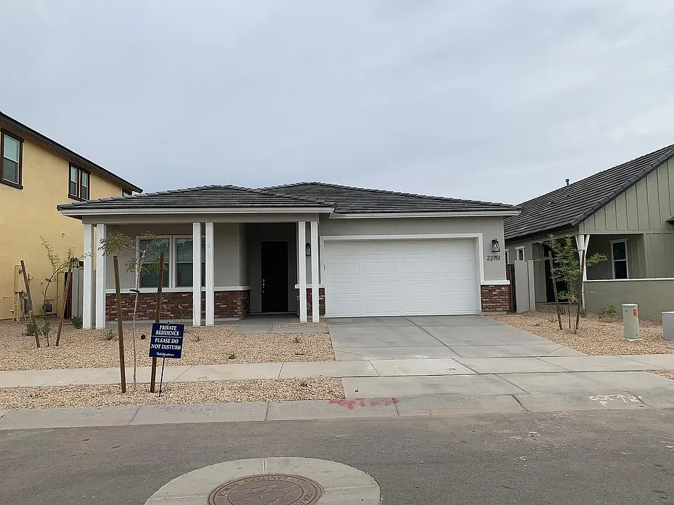 22751 E Calle Luna