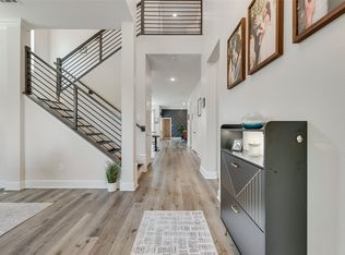 912 Lamp Post Ln, Roanoke, TX 76226