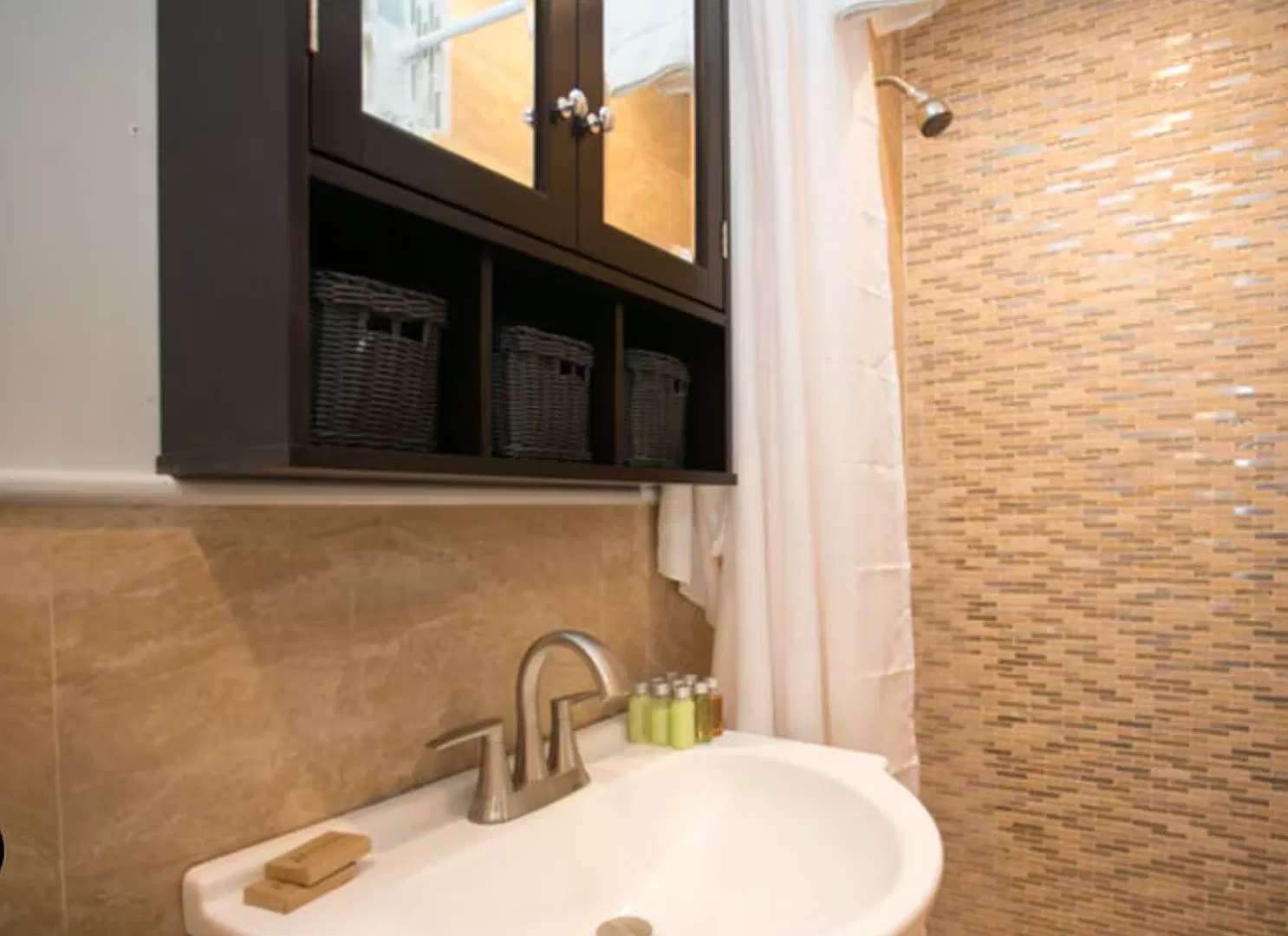 5 bed, 9999 sqft, $8,700 — Photo 4