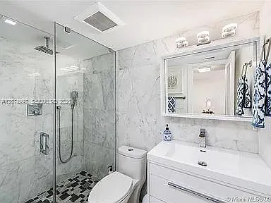 Oceanfront Plaza Condo — Photo 4