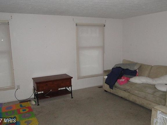 3rd image of 4343 Garland Ave