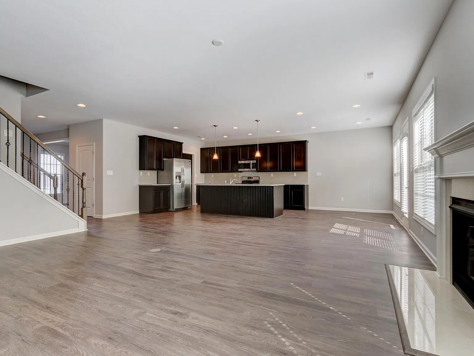 5 bed, 3400 sqft, $3,400 — Photo 3