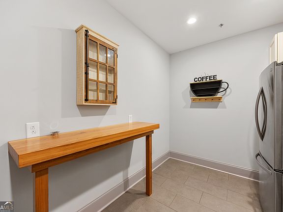 5th image of 522 Cherry St