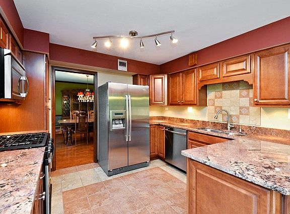 4th image of 3932 Miller Dr
