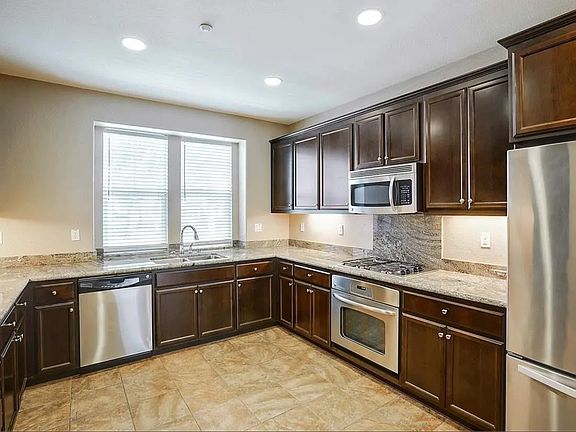 4th image of 2258 Wellington Dr