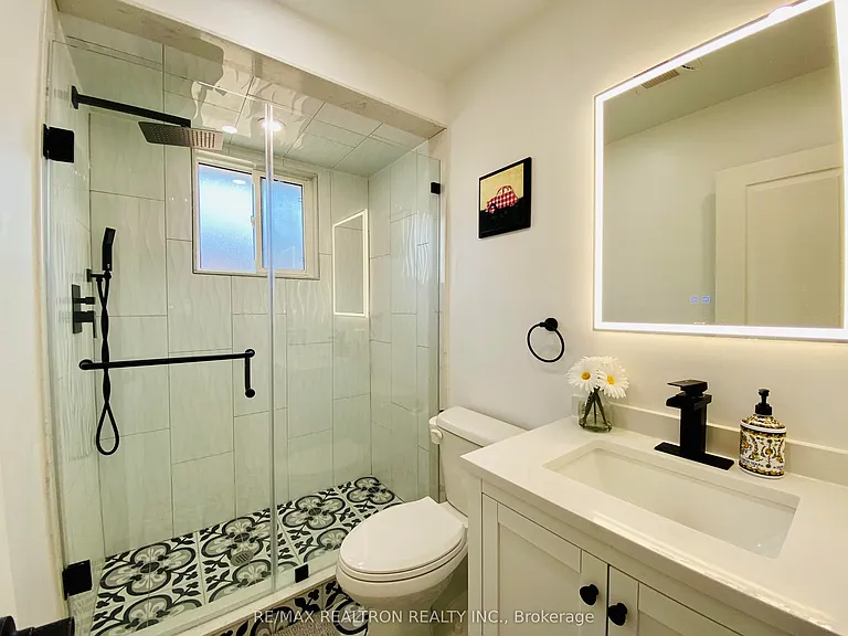 63 Mississauga Rd N #2 — Photo 4
