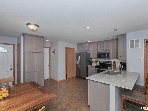 3rd image of 720 Prairie Meadow Dr