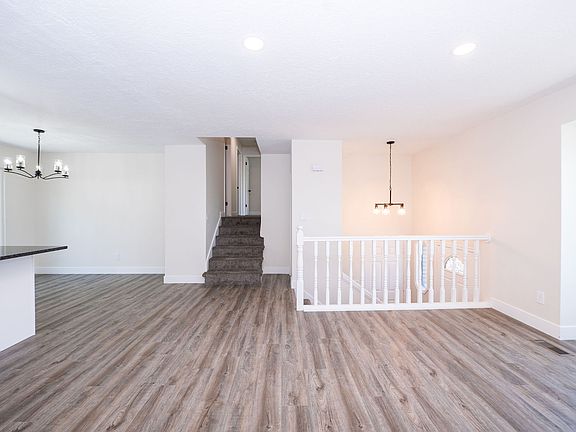 5th image of 1551 W 265 N