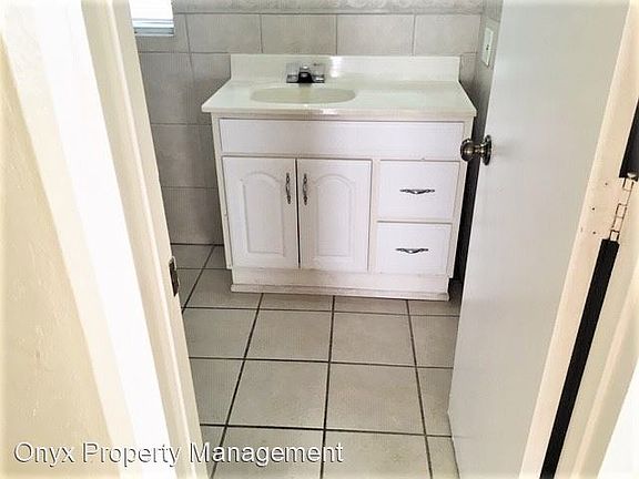4th image of 1420 Coolidge Ave APT C