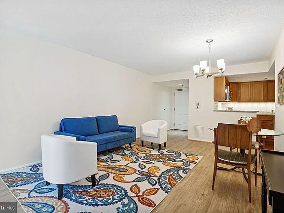 3rd image of 900 N Taylor St APT 724