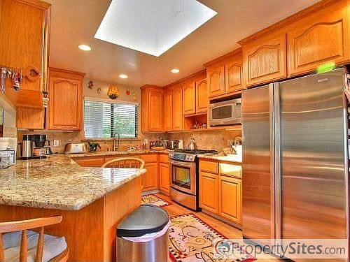 3rd image of 795 Meadowlark St