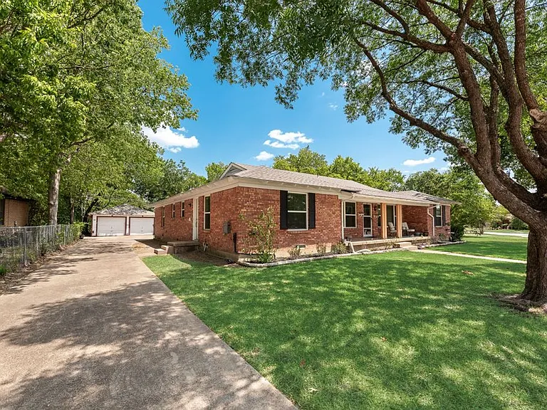 9506 Mercer Dr — Photo 3