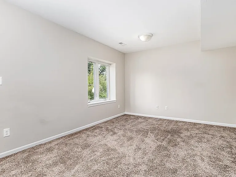 1043 Edina St — Photo 27