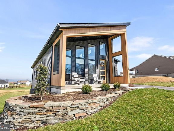 3rd image of 59 Clover Dr