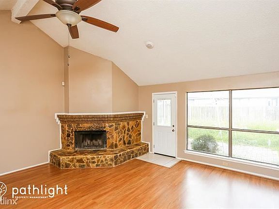 3rd image of 803 Bentle St