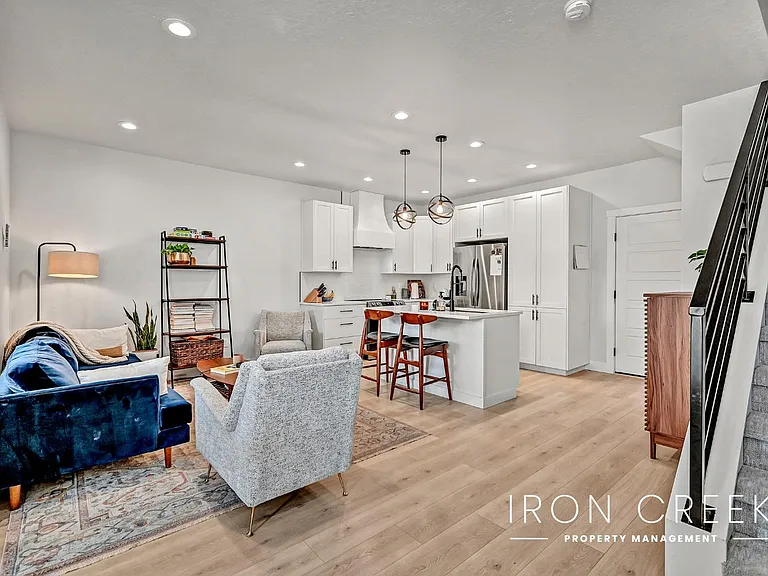 2928 W Davis St — Photo 3