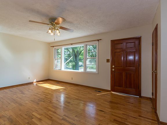 5th image of 4105 Sullivan Rd