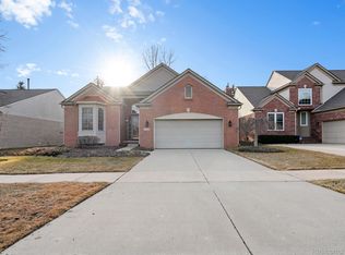 11211 Pinehurst Rd, Plymouth, MI 48170