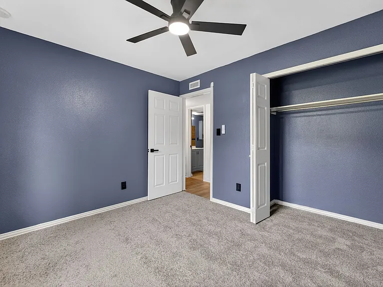 302 Independence Dr — Photo 22