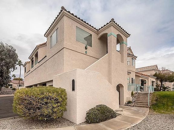 2nd image of 470 Acoma Blvd S #218D