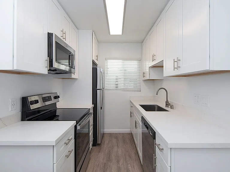 Catalina Pacific Apartments — Photo 3