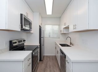 2 Bedroom in PB with Access to Parking, Pool, Spa, and More, San Diego, CA 92109