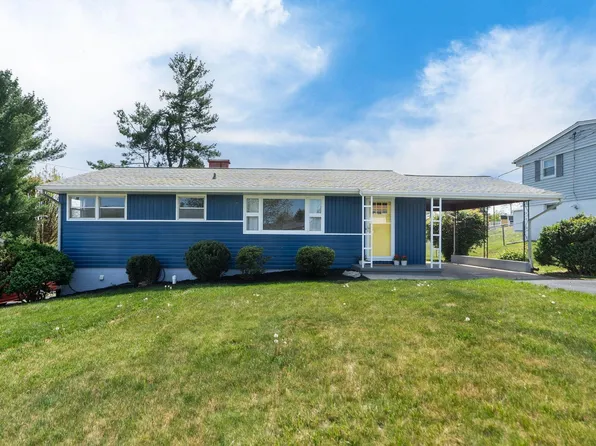 2522 S Sharlaine Dr, Staunton, VA 24401