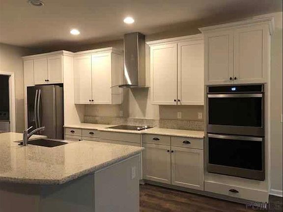 5th image of 211 S Coopers Hawk Way