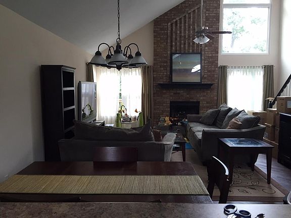 3rd image of 406 Valparaiso Ct