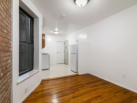 3rd image of 5 Cornelia St APT 4B
