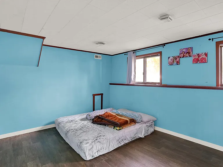 7915 Broadview Dr — Photo 12