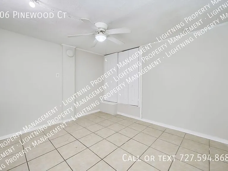 406 Pinewood Ct — Photo 3