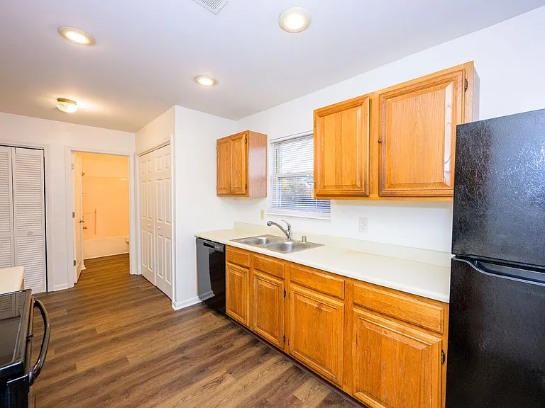 113 College Street Rd #E — Photo 10