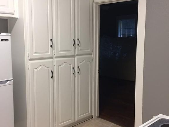5th image of 802 N Taylor St