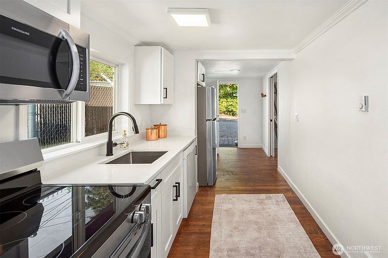 4th image of 5429 Renton Avenue S