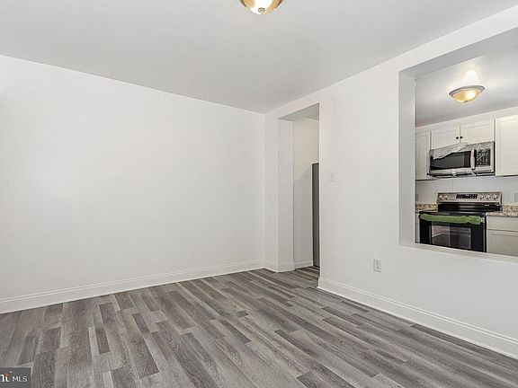 3rd image of 1621 Berryhill St APT 3