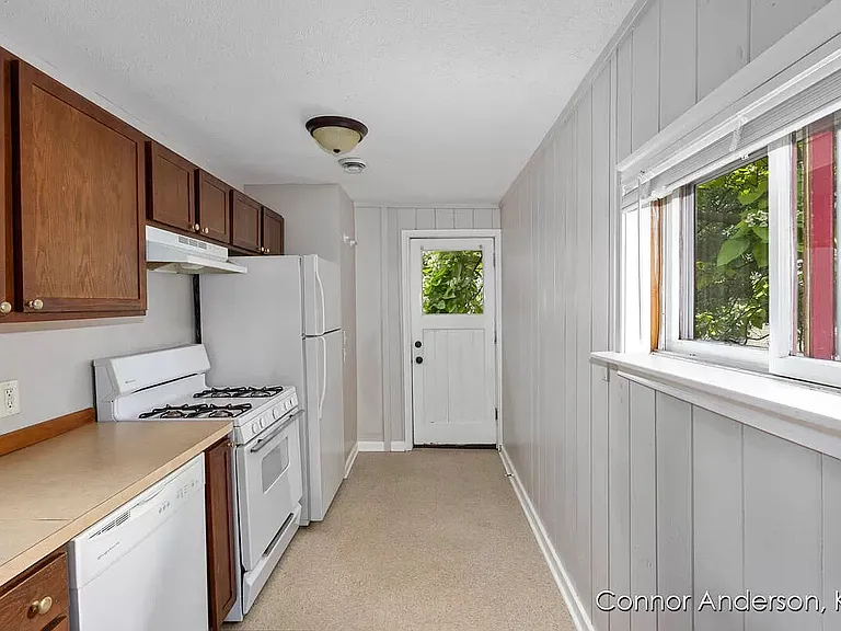 469 Crescent St NE — Photo 7