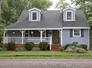 104 Channel Dr, Port barrington, IL 60010