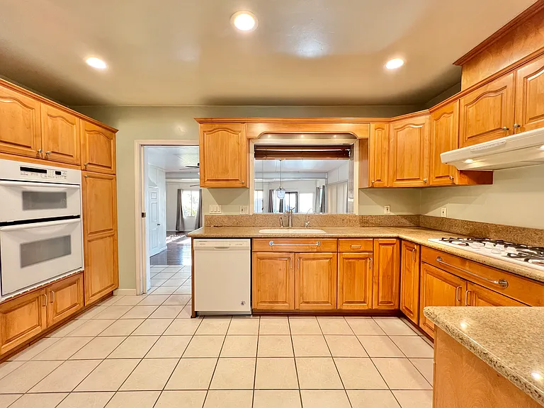 333 La Paloma Ave — Photo 3
