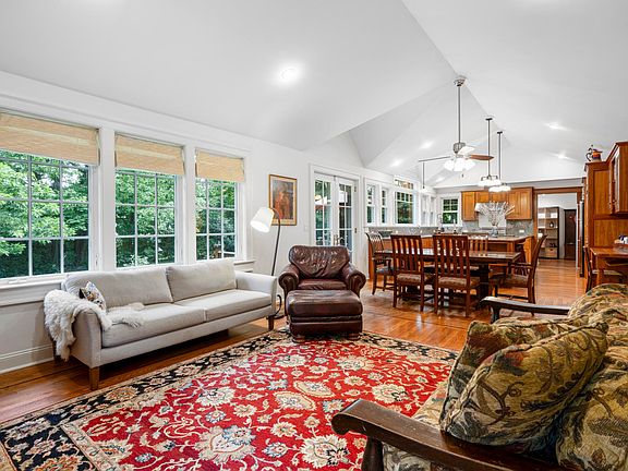 3rd image of 712 Seney Ave